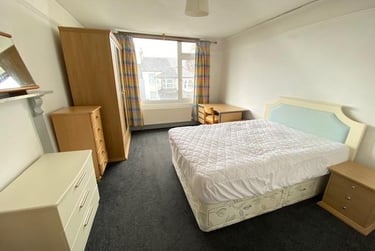 4 bed house, Seymour Avenue, Lipson, Plymouth, PL48RA - Image 2